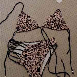 I’m selling this cute bathing suit!